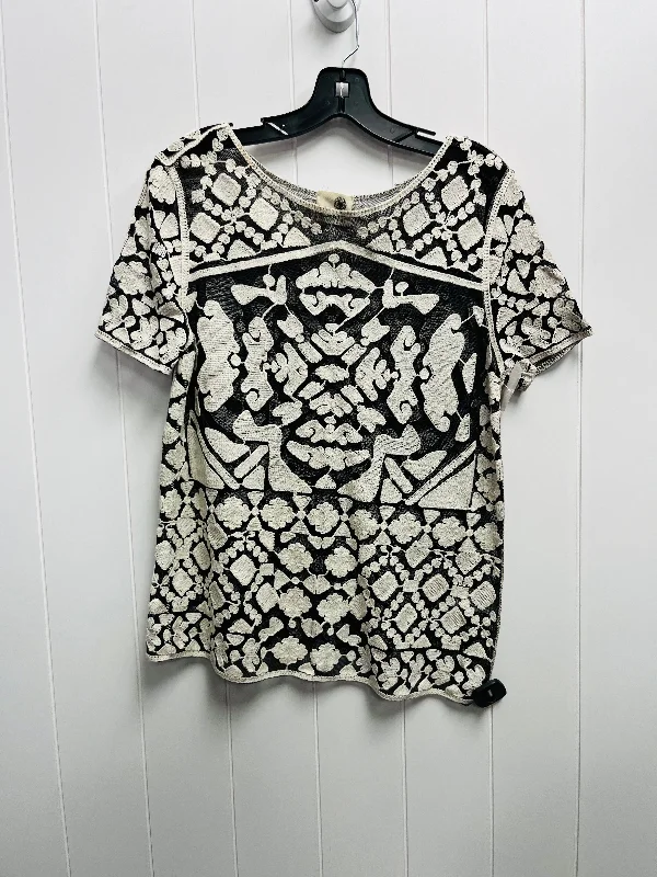 Top Short Sleeve By Anthropologie In Black & White, Size: Xs