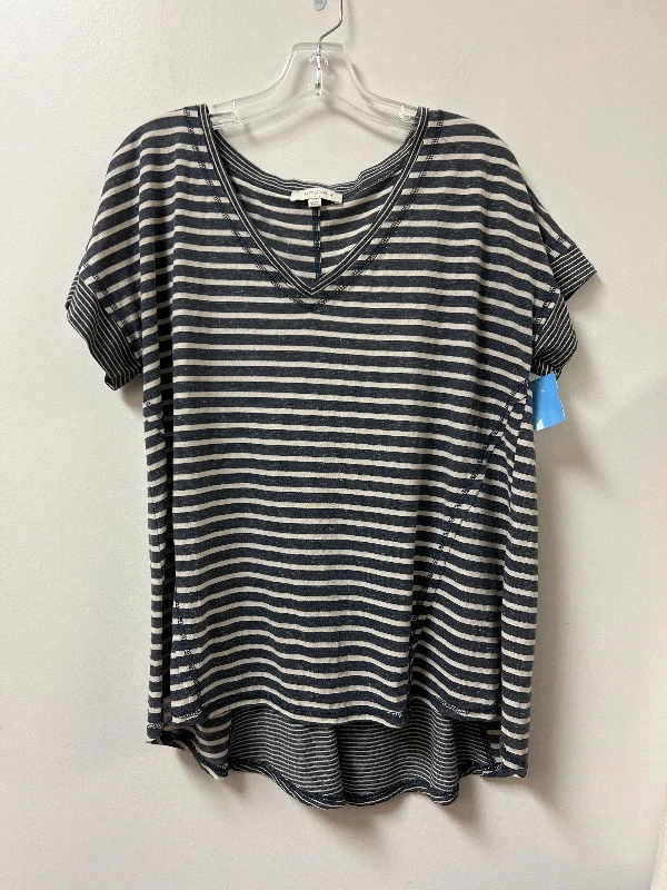 Top Short Sleeve By Umgee In Grey, Size: Xl