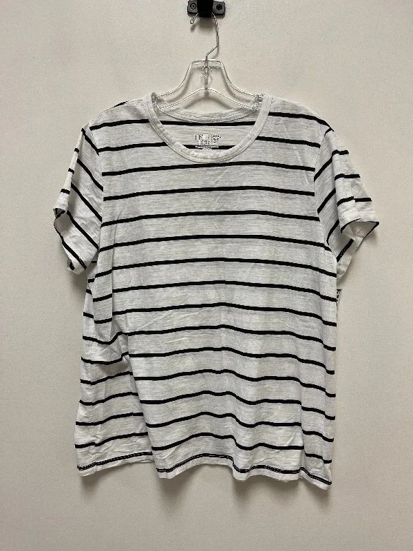 Top Short Sleeve Basic By Time And Tru In Striped Pattern, Size: 3x